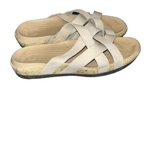 Women CROCS EDIE Sandals beige Elastic Criss Cross Straps Size 7 slides slip on